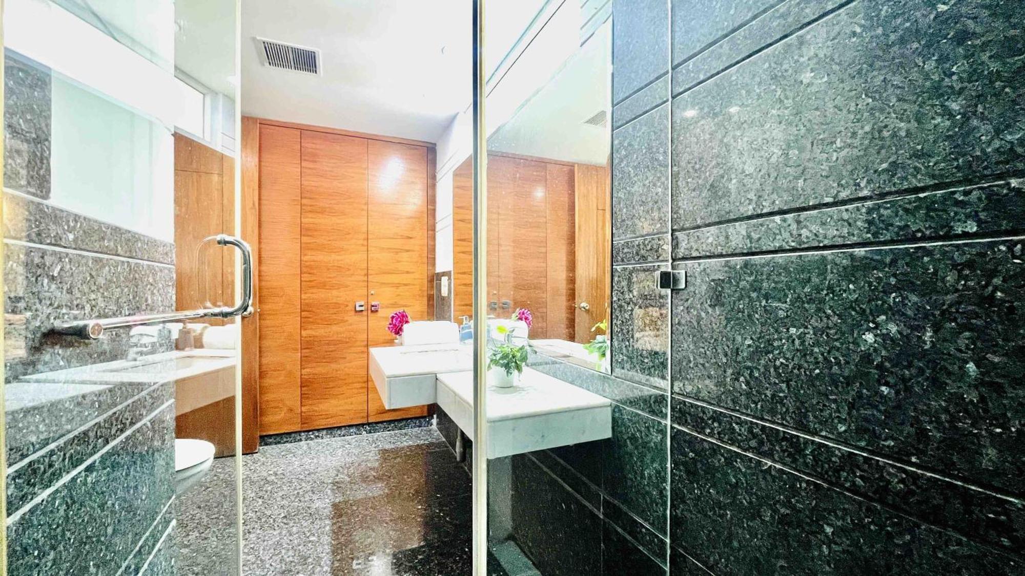 Olive Service Apartments - Greater Kailash New Delhi Exteriör bild